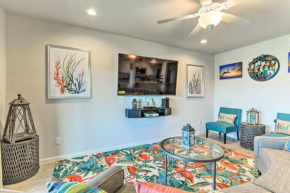 Trendy Rockport Home 1 Mi to Blue Wave Beach